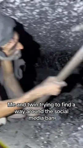 Im actually so chronically online what do I do ✌️😔💔 #socialmediaban #relateable #fyp #funny