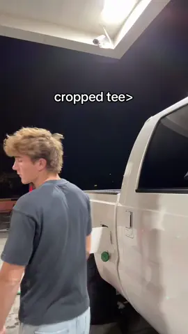 #fashiontiktok #creatorsearchinsights #fashion #croppedtee #xyzbca 