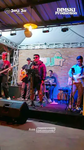 cozy rebublic-hitam putih cover :dimski band reguler event  janji jus purwodadi #reagge #yoman  #dimski #production 