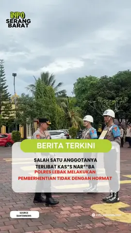 LEBAK - Satu anggota Polres Lebak dijatuhi sanksi Pemberhentian Tidak Dengan Hormat (PTDH) setelah terbukti melanggar kode etik profesi Polri karena terlibat dalam kas*s na*k*ba. Personel yang diberhentikan tersebut adalah Aipda Saeful Hidayatullah, Banit Turjawali Sat Samapta Polres Lebak. Pemberhentian ini ditetapkan berdasarkan Surat Keputusan Kapolda Banten Nomor: Kep/234/X/2025 tanggal 27 Oktober 2025 tentang Pemberhentian Tidak Dengan Hormat dari Dinas Kepolisian Negara Republik Indonesia. Kapolres Lebak AKBP Herfio Zaki mengatakan, keputusan PTDH tersebut merupakan bentuk ketegasan dan komitmen pimpinan dalam menegakkan disiplin serta menjaga marwah institusi Polri. 