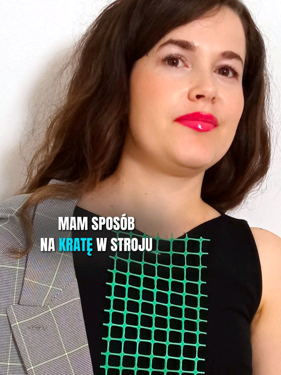 🧊 LUBIĘ KRATĘ I W TRADYCYJNYM WYDANIU. JEDNAK TUTAJ ZNAJDZIECIE RÓWNIEŻ I ŚMIELSZE EKSPERYMENTY MODOWE. POKAZUJĘ JE, ABY DAĆ OGLĄD MOŻLIWOŚCI STYLIZACYJNYCH. CZY JEDNAK OD RAZU POZNAŁYŚCIE, ŻE TO SIATKA OGRODZENIOWA I NIGDY BYŚCIE SIĘ NA NIĄ NIE ZDECYDOWAŁY? 🧊🧊TAK TEŻ POWSTAJE TWÓRCZA GARDEROBA. UWAŻAM, ŻE WIELU RZECZY MOŻNA NIE WYRZUCAĆ. CZASEM PRZYDADZĄ SIĘ W STROJACH. #moda  