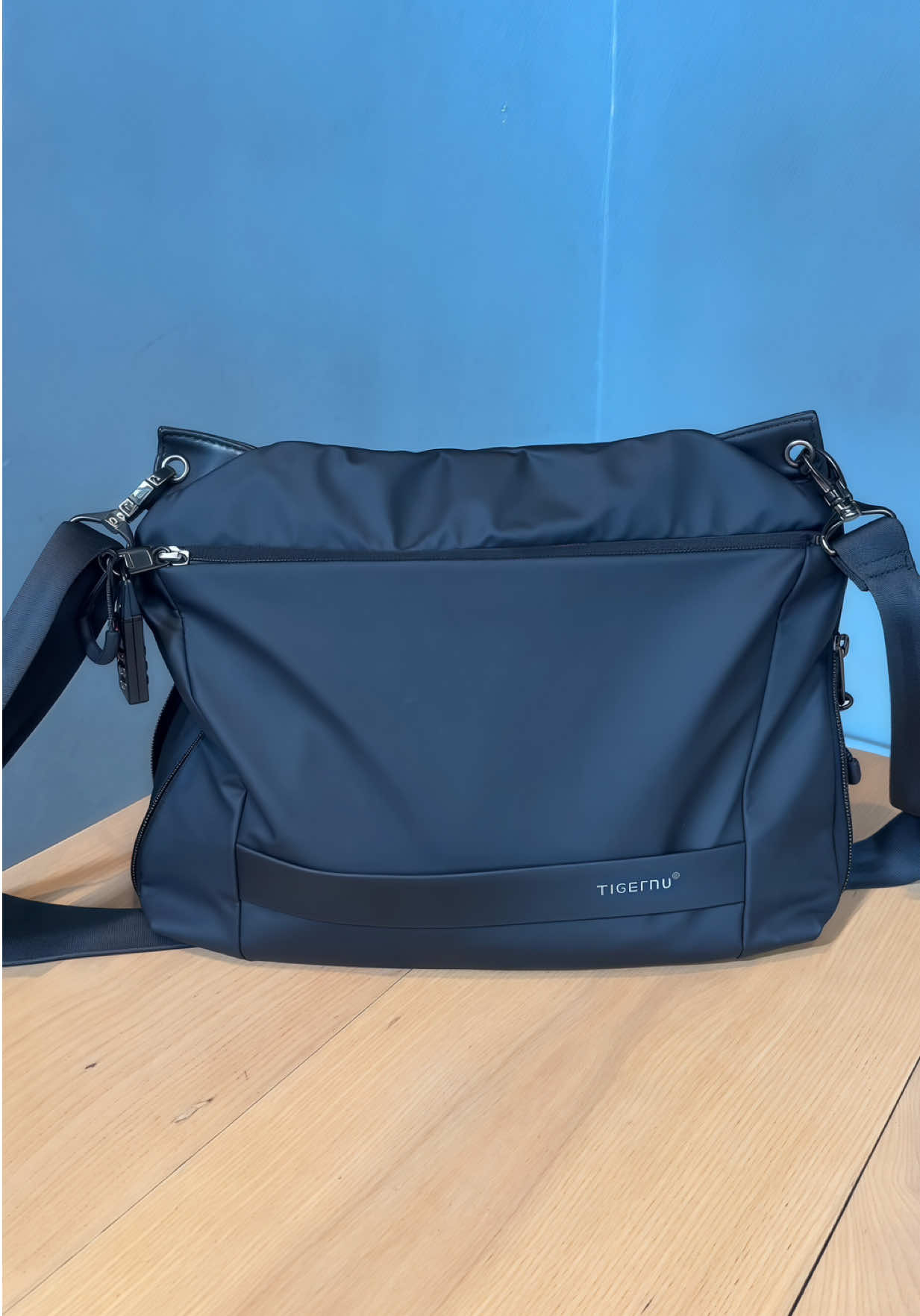 Túi đeo chéo đẹp mà tiện #tuideocheo #tuinamdeocheo #tuideocheonam #xuhuong2025 #NGUYENRV 