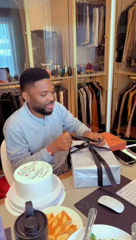 Mon infini ♾️  En ce jour si spécial, je célèbre non seulement ta venue au monde, mais aussi chaque instant magique que nous vivons ensemble. Ta lumière éclaire mon existence et chaque jour passé à tes côtés est un véritable trésor. Que cette nouvelle année t'apporte bonheur, éclats de rire et la concrétisation de tous tes rêves. Bon anniversaire, mon amour !@SNK #moninfini♾️ #dubai🇦🇪 #hubby #birthday 