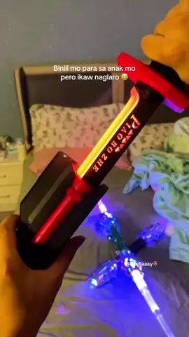 Lightsaber toy 😍✨ Perfect gift for kids 🎁🛒 #lightsaber #kidstoys #toysforkids #giftideas #fyp 