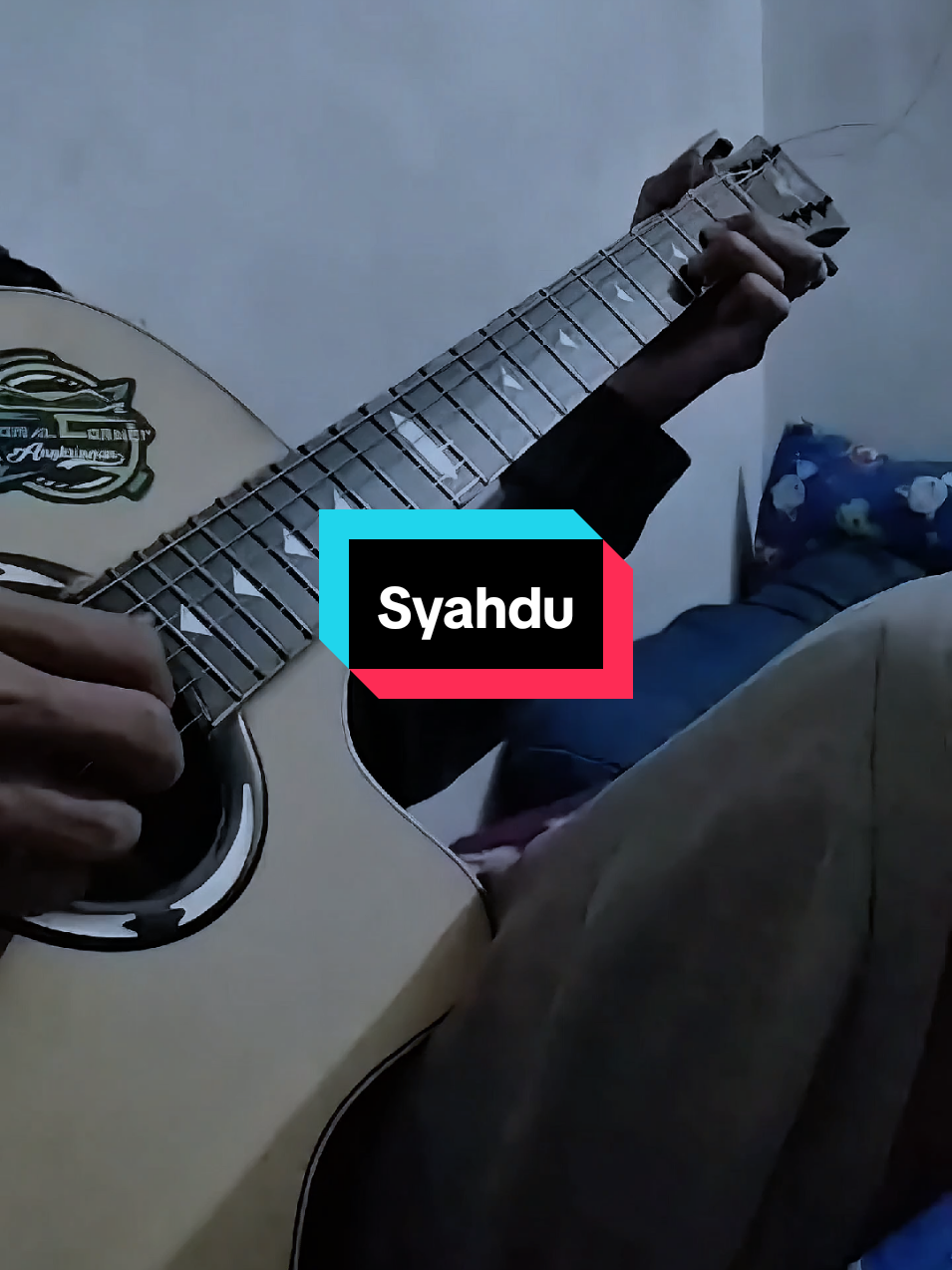 Interlude #fingerstyle #syahdu #rhomairama #guitarcover #fypage 
