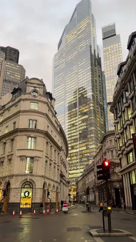 LONDON #londonstreets #welcometolondon #viral #fyp #forupage 