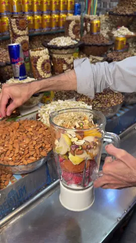 Peshawar ka sabse loaded fruit aur dry fruit shake  Being a Lahori maina pura Lahore chaan liya but mujha kahin say bhi istrah ka shake nAi milla Finally Peshawar walo nay kaha bhai hum hn tu kiya ho gham ha  Madina juice walo nay ye bana kar diya loaded Glass  #FoodLover #FoodTok #TiktokFood #foryoupage #foryou 
