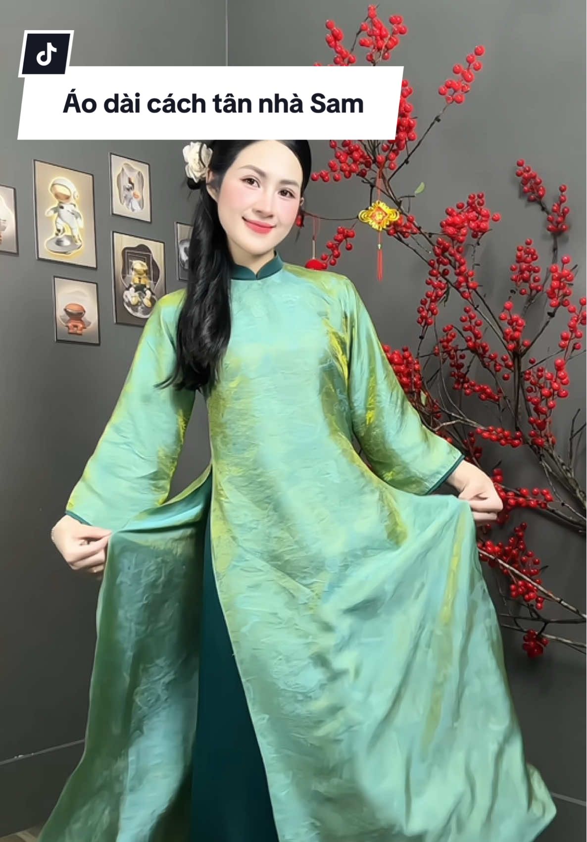 Áo dài cách tân nhà Sam xinh quá, nhất định phải thử màu xanh này nha mấy chị ơi. #aodai #aodaitet #aodaitet2026 #aodaicachtan #tet2026  @Phùng Dung - Mẹ Cu Bo Review 
