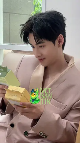 Gemini Hùng Huỳnh có tâm khi nhìn và tìm hiểu rất kĩ về Amortals. Dù chỉ là ở một buổi live nhỏ những em ấy luôn trân trọng các nhãn hàng. Thế nên các brand luôn rất yêu quý Em Gấu nhỏ này. #vetsantin #hannaholala #amortals #geminihunghuynh 