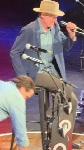 James Taylor- Carolina In My Mind (Grand Ole Opry Debut)  #music #nashville #grandoleopry #opry100 #jamestaylor@Grand Ole Opry   