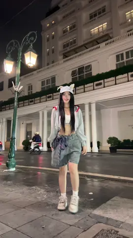 Nhớ ngày nào còn mặc đồ học sinh nhảy bài này ở trường cấp 3 🥹nay đã mặc đồ hiphop nhảy ngoài đường 🤡@nicool shop #tuilathouthou #thoubichay #tiktokdancevn #Nicool #fyp 