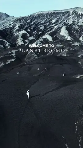 Semegah itu Planet Bromo kalau dilihat dari mata elang 🌒 Join explore planet bromo bisa langsung DM📣 Request drone hanya di private trip 🚀 #planetbromo #bromohariini #fyp #bromotenggersemeru #bromotrip 