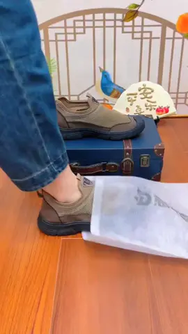 Sangat bagus! Kasut lelaki ini sangat selesa dan tahan licin hingga tahap sempurna #selesa #tahanlicintersempurna #kasutlelakibagussangat 