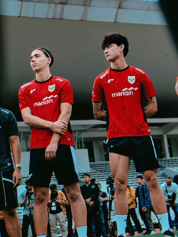 Holland x Aussie🥶 new duo kah?🔥 #lukekeet #dionmarkx #timnas #timnasindonesia #timnasu22