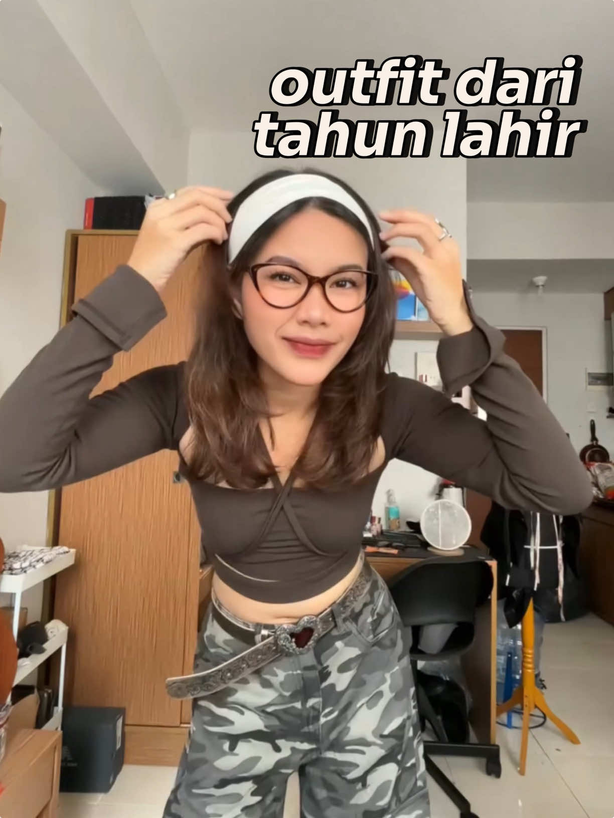 bikin outfit dari tahun kelahiran #fyp #y2koutfits #streetwear #celanacamo #camopants 