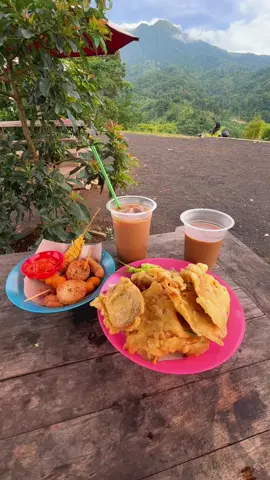 nyantai di bukit somosari sambil liat gunung emang syahdu banget ya✨🫶🏻 #fyp #jepara #wisatajepara #bukitsomosari #somosarijepara 