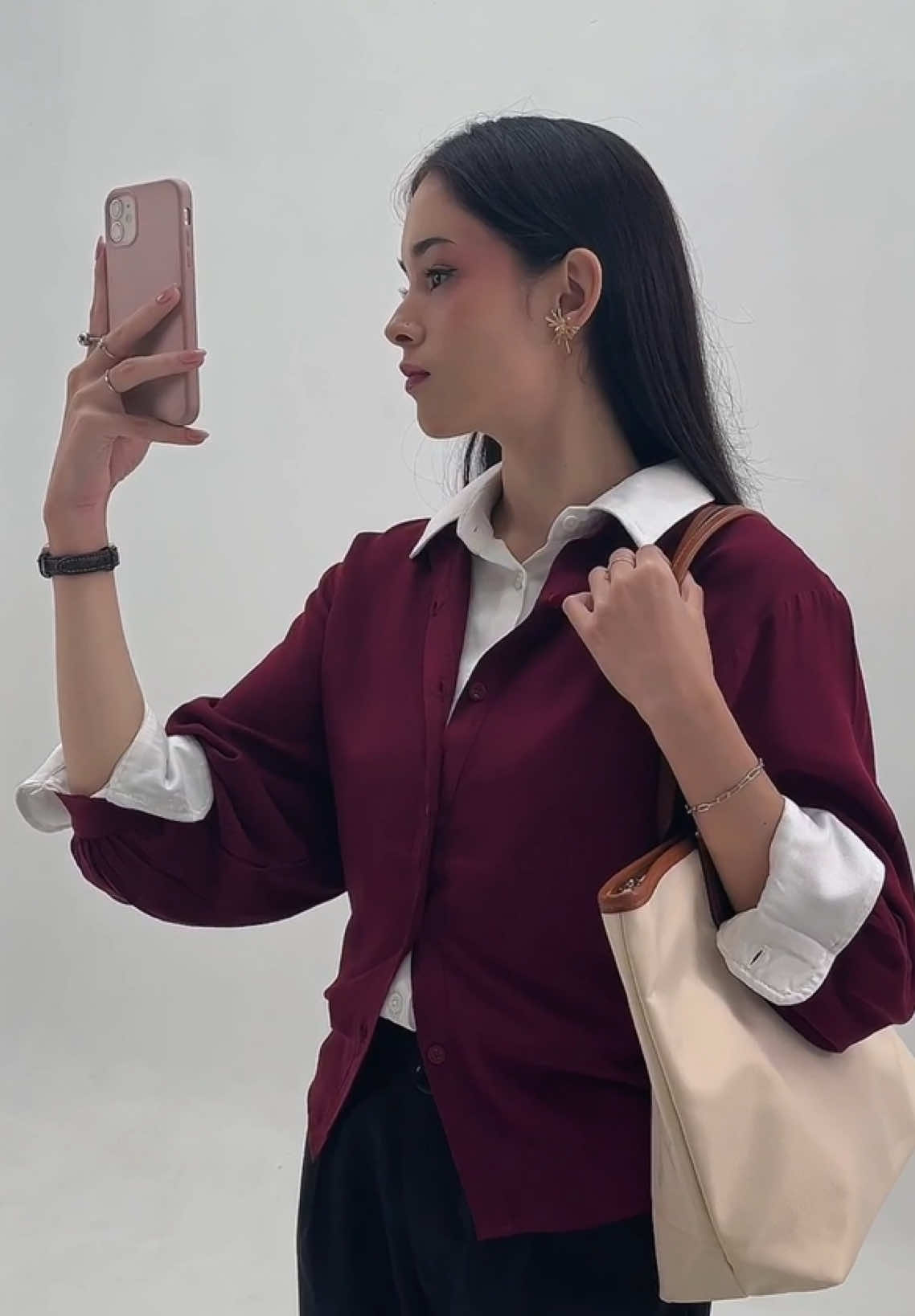 siapa yang mood tergantung outfit? 👀 if you dress well when go to office, it will lift your mood all day ✨ #inspiration #inspooutfit #OOTD #yourstyle #kemejangantor 