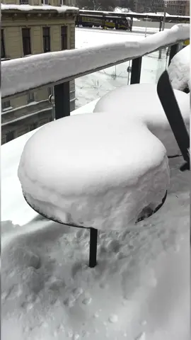 Hacks to keep you cozy during cold season 🥹 #winter #firstsnow #fyp #hacks #cozy   