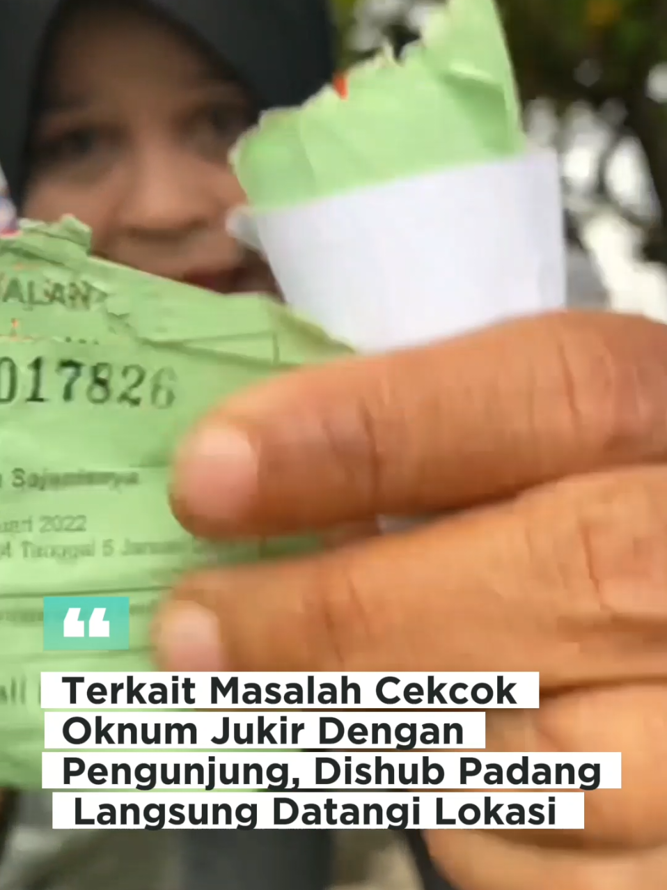 Menindaklanjuti laporan masyarakat terkait adanya perselisihan antara Juru Parkir dengan Pengunjung di kawasan Pantai Padang, Dinas Perhubungan Kota Padang segera melakukan penelusuran dan mediasi di lokasi kejadian. Langkah ini dilakukan untuk memastikan pelayanan parkir di kawasan wisata Pantai Padang berjalan dengan tertib, aman, dan tidak menimbulkan keresahan bagi masyarakat maupun wisatawan yang berkunjung. Dinas Perhubungan Kota Padang juga mengimbau kepada seluruh juru parkir agar memberikan pelayanan yang sopan, transparan, serta mematuhi aturan yang berlaku, demi menciptakan suasana yang nyaman bagi semua pihak. #kabaranahminangid  #kabaranahminang  #fyp 