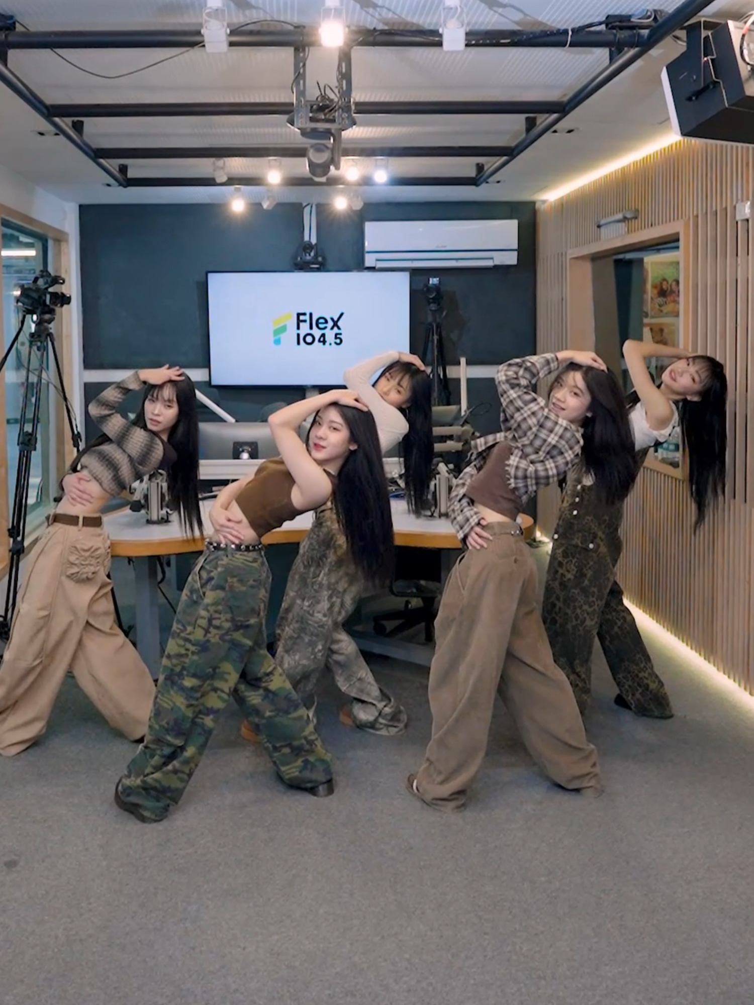 ใครยังไม่โดนความ 𝐂𝐑𝐔𝐍𝐂𝐇𝐘 ของ 𝐒𝐮𝐠𝐚𝐫 '𝐍 𝐒𝐩𝐢𝐜𝐞 เล่นงานระวังไว้ให้ดีนะ 💖 📌ดูรายการ Flex Talk ย้อนหลังได้ทาง YouTube : FlexConnect @snsofficial_th @litentertainment.th . #Flex1045xSNS_CRUNCHY #SugarNSpice #SNS #CRUNCHY #litentertainmentth #FlexTalk #FlexConnect #Flex1045