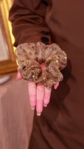 ใครได้ไปบ้าง? ฉันใส่เครื่องประดับผมชิ้นนี้ไปงานน้ำชายามบ่าย แล้วเพื่อนซี้ของฉันก็อยากลองใส่มาก#เครื่องประดับผม #กิ๊บติดผม #ที่คาดผม #เครื่องประดับ