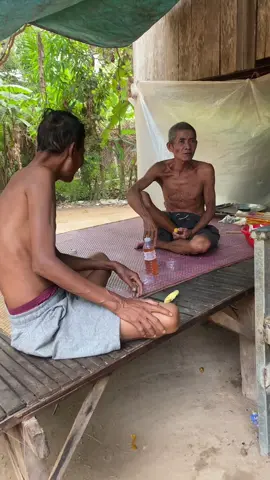 អ្នកប្រាជ្ញកំពុងតែពិភាក្សាការងារ😂😂😂😂#សំណើច 😂