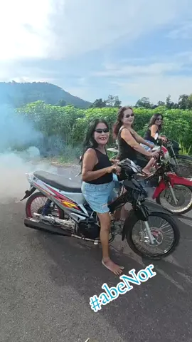 mira edora,fatin dan husna..mereka adalah sahabat baik.. #abeNor 