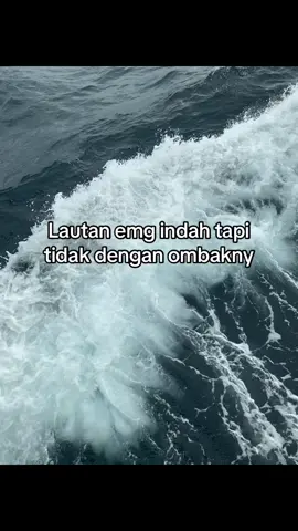 Laut indah hanya di sore hari doang tidak dengan baratan ny#foryoupage #katakata #ombak #fyppppppppppppppppppppppp #storipelaut⚓ 