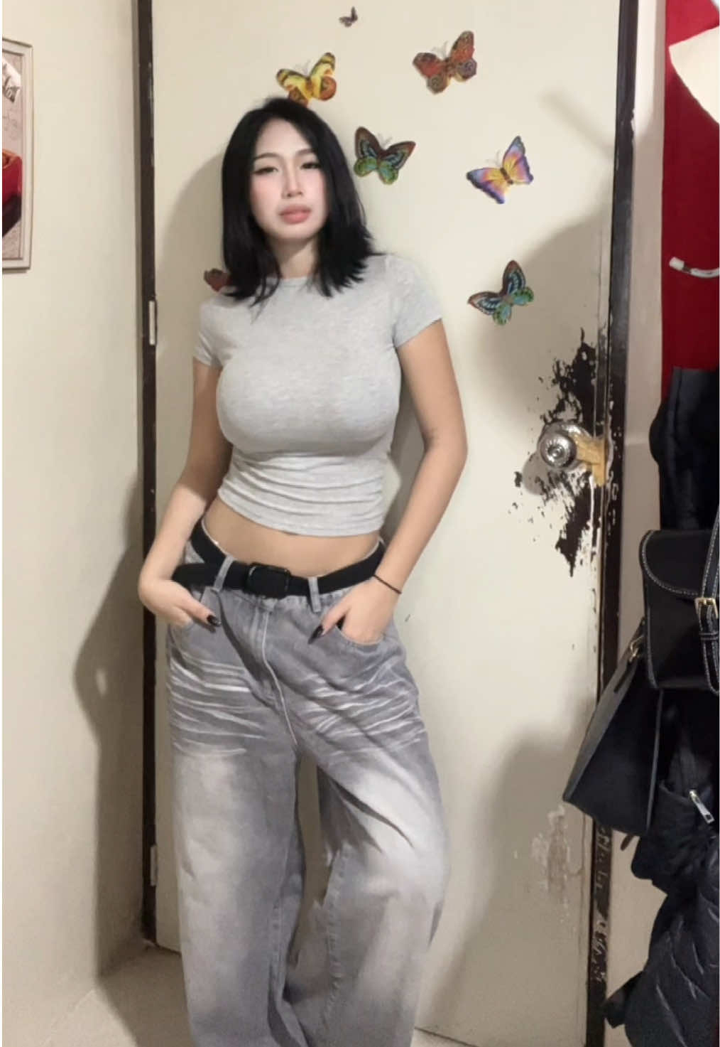 😜🩶  #baggyjeans#widelegpants#retro#fashion#tiktokmademebuyit 