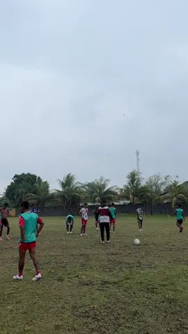 Hujan badai, latihan tetaplah menjadi menu harian 🏹 #lewotana #perseftimflorestimur🧡 #perseftimflorestimur #ntt #etmcende2025 #sepakbola #ende #etmcende2025 #latihanperseftimflorestimur #sepakbolantt 