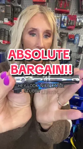 The Blue Spot Tools Dual Headed Stubby Ratchet and Bit Driver is manufactured from 40CR steel for increased durability. The 72 teeth provide 5° ratcheting increments. The small design makes it ideal for use in small spaces. Takes 1/4