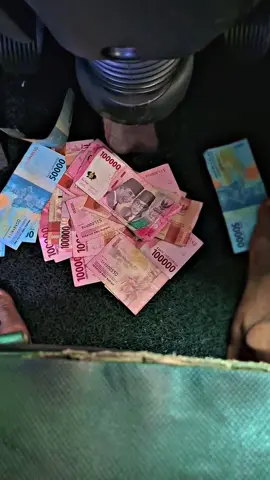 sengaja tampil sedikit berlebihan biar sebelah ada gibahan🤣🤣🤣