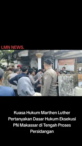 Kuasa Hukum Marthen Luther Pertanyakan Dasar Hukum Eksekusi PN Makassar di Tengah Proses Persidangan Makassar, 12 November 2025 — Langkah Pengadilan Negeri (PN) Makassar yang melakukan eksekusi terhadap objek sengketa di Jalan Tanjung Rangas Nomor 12, Kelurahan Sambung Jawa, Kecamatan Mamajang, mendapat sorotan tajam dari kuasa hukum Marthen Luther, Muhammad Tayyib, S.H. Ia menilai tindakan tersebut janggal dan tidak memiliki dasar hukum yang jelas, karena perkara terkait masih dalam proses persidangan di PN Makassar. Dalam keterangannya kepada wartawan, Muhammad Tayyib menyampaikan bahwa pihaknya keberatan dengan pelaksanaan eksekusi yang dilakukan oleh juru sita PN Makassar. Menurutnya, dasar pelaksanaan eksekusi yang hanya berpedoman pada risalah lelang tidak dapat disamakan dengan putusan pengadilan yang telah berkekuatan hukum tetap (inkracht). > “Kami mempertanyakan, apa dasar risalah lelang itu sehingga bisa menjadi landasan perintah eksekusi? Apakah risalah lelang itu sama dengan putusan pengadilan yang sudah berkekuatan hukum tetap? Semua pertanyaan itu tidak dijawab,” ujar Muhammad Tayyib dengan nada kecewa. Ia menjelaskan, objek sengketa yang dieksekusi tersebut masih menjadi pokok perkara yang sedang diperiksa di pengadilan. Saat ini terdapat dua gugatan yang masih berjalan, yakni gugatan perbuatan melawan hukum (PMH) dan gugatan perlawanan terhadap penetapan eksekusi. Salah satu perkara bahkan telah memasuki tahap pembuktian surat, sementara perkara lainnya masih berada pada tahap pemanggilan para pihak. > “Bagaimana mungkin eksekusi dilakukan sementara perkara masih berjalan dan belum ada putusan yang berkekuatan hukum tetap? Ini sangat berbahaya dan bisa menjadi preseden buruk bagi masyarakat,” tegasnya. Lebih lanjut, Muhammad Tayyib mendesak Mahkamah Agung (MA) dan Komisi Yudisial (KY) untuk menaruh perhatian terhadap kinerja PN Makassar. Ia menilai, pelaksanaan eksekusi di tengah proses persidangan dapat menggerus kepercayaan publik terhadap lembaga peradilan. > “Kami mohon Mahkamah Agung dan Komisi Yudisial memberi atensi terhadap kinerja PN Makassar. Tindakan ini berpotensi membahayakan kepercayaan publik terhadap lembaga peradilan,” pungkasnya. Berdasarkan informasi yang dihimpun, pada 13 Oktober 2025, juru sita PN Makassar telah melaksanakan eksekusi terhadap objek sengketa berdasarkan surat penetapan eksekusi yang bersumber dari risalah lelang, meskipun belum ada putusan pengadilan yang berkekuatan hukum tetap. Hingga berita ini diturunkan, pihak PN Makassar belum memberikan keterangan resmi terkait pelaksanaan eksekusi tersebut.