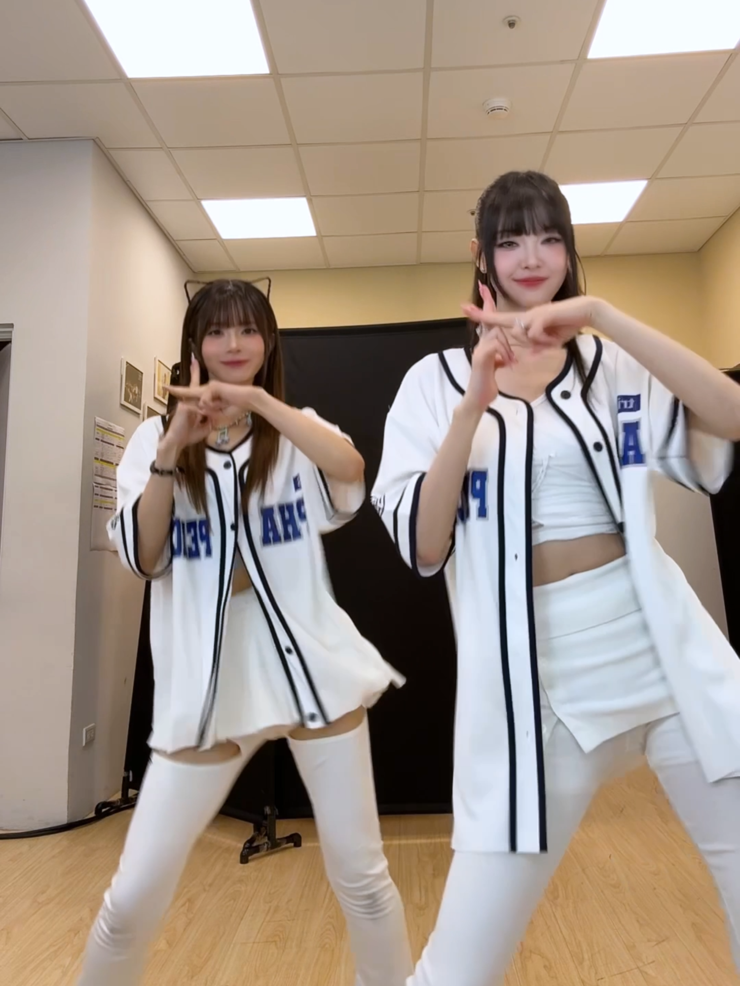 나뭇잎 마을에 미소녀가 나타났다❗️🍃 #tripleS #트리플에스 #トリプルS #トリプルエス #トエス #Kotone #코토네 #コトネ #Lynn #린 #リン