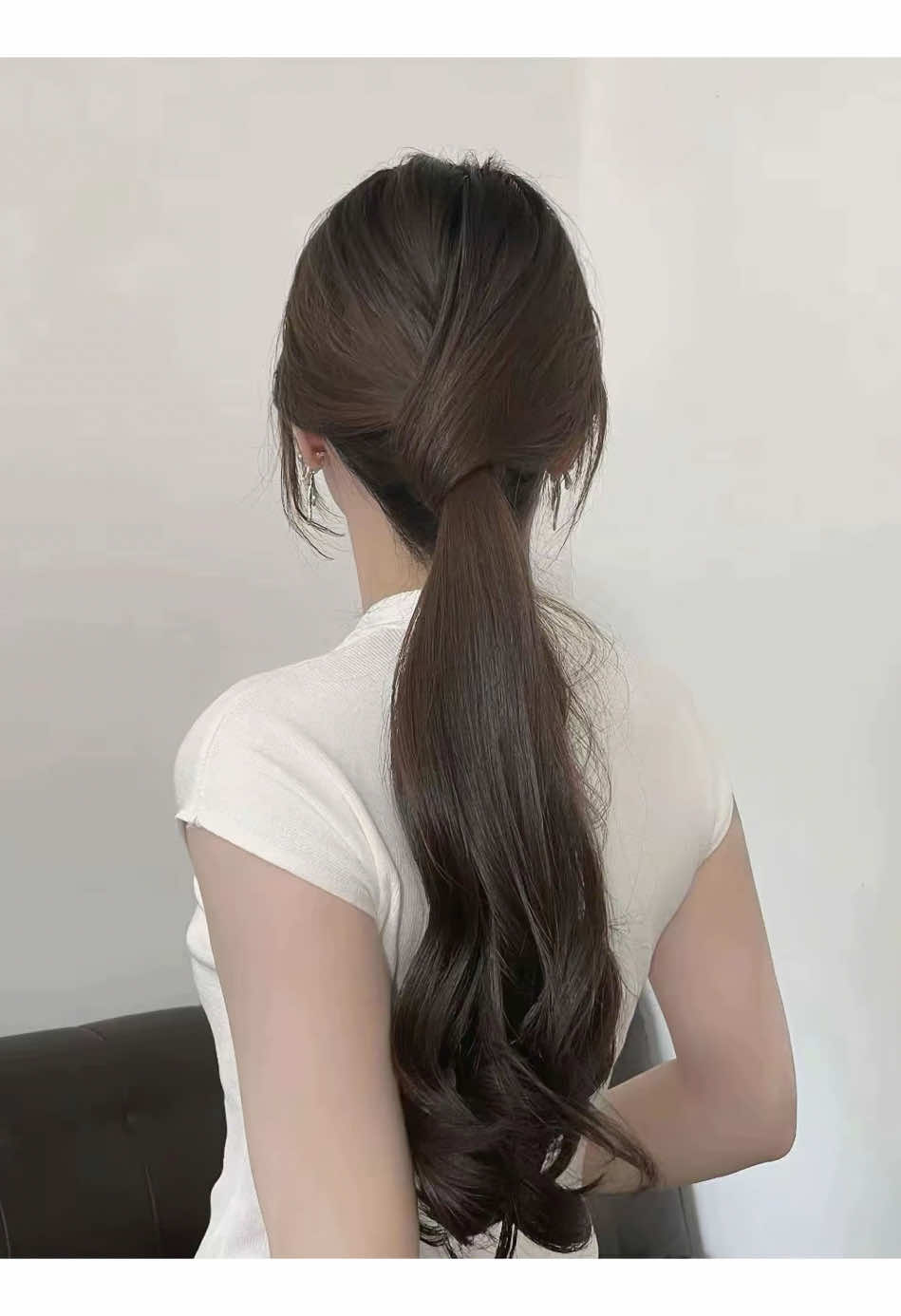 Quick, cute, and effortless! 30-second low ponytail for busy mornings—perfect for work, school, or just everyday vibes✨💁‍♀️ #hairtutorial #ponytail #foryoupage #foryou #fyp 