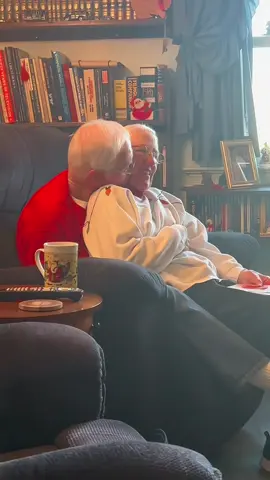 The love of an elderly couple #fouryou #iloveyou #elderlycouple 