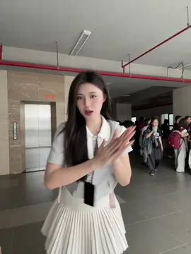 không mặc áo dài nữa rồi 