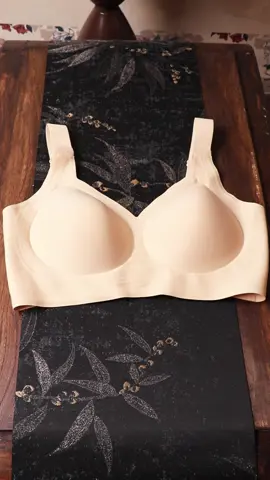 The comfiest seamless push-up bra‼️❤️‍🔥👍🏻 ##oeak##oeakbras##trendy##women##bras##OEAK##comfortable##viral##seamlessbras##everydaybras#fyp#tiktokshopootd 