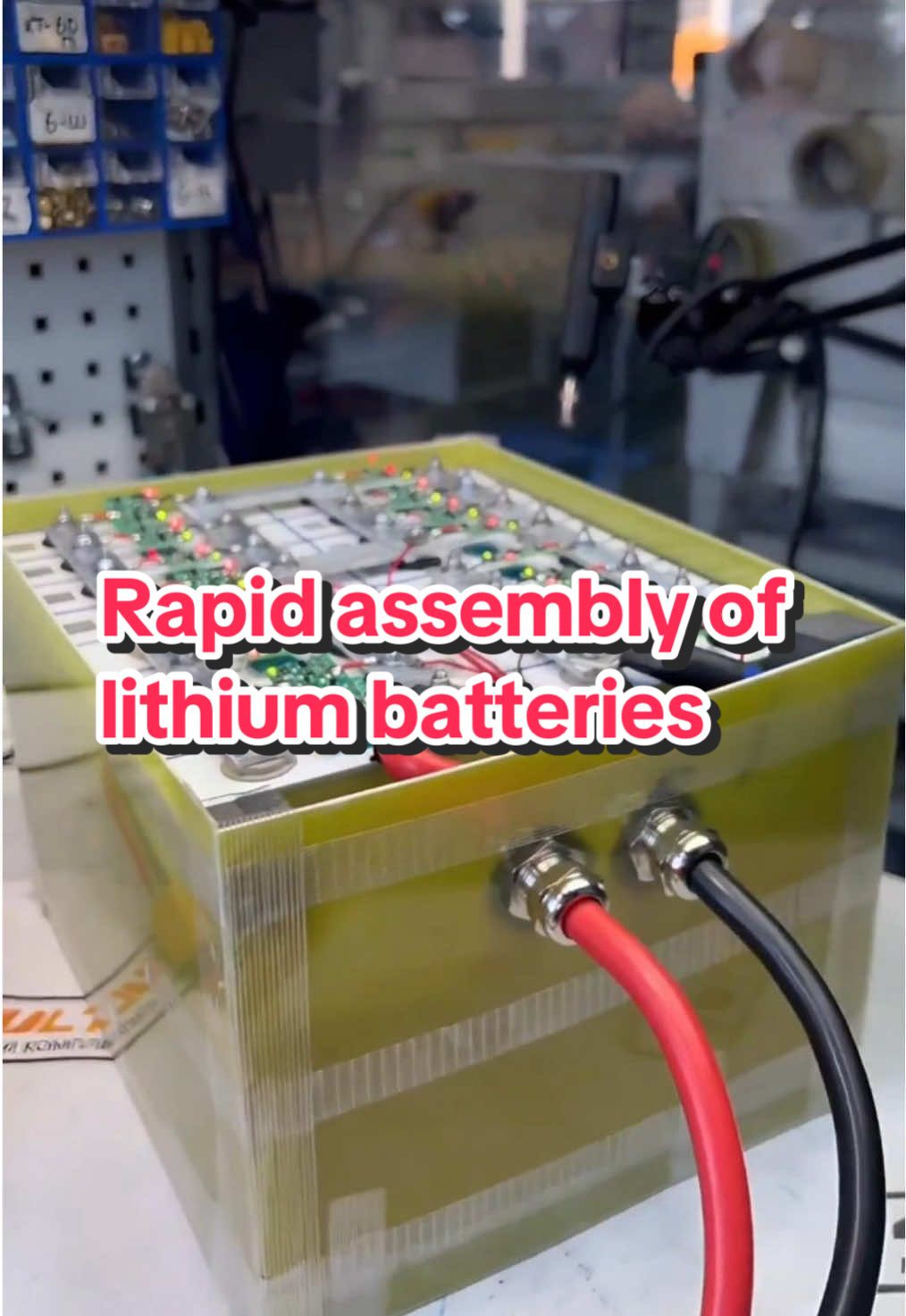 The lithium battery was custom-made by a friend. Do you think it was assembled well?#lithiumbattery #powerbattery #energystorage #homeenergystorage 