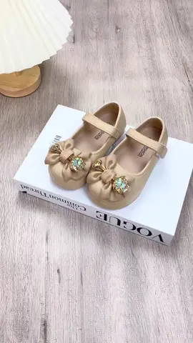 Giày cho bé gái xinh iu #giaybupbebegai #giaychobe 