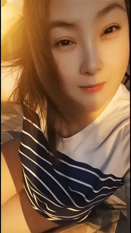 'ว่าไงคนเก่ง' เหนื่อยนักก็พักสักหน่อย หนักหนาแค่เพียงปล่อยวางมันลงข้างทาง เธอจงเข้มแข็งและเดินต่อไป 