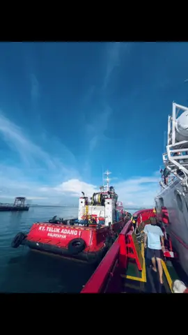 Bertarung lah selayaknya laki”#pelautpunyacerita#asistug#pelabuhanmakassar 