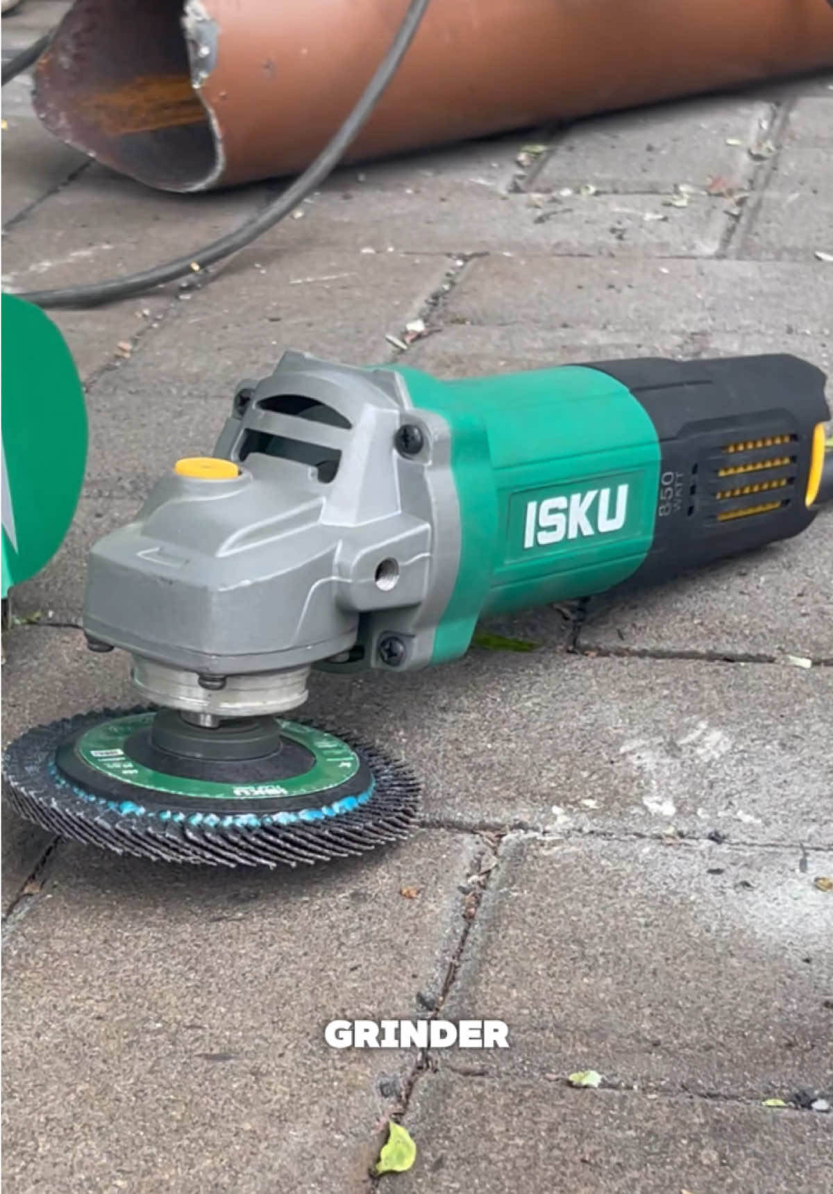 Gerinda ISKU 850W ini udah ready dan nyaman banget buat beresin proyek proyek berat di temoat kerja kalian 🔥 gerinda buat potong besi baja ringan kayu semuanya bisa ✅✅✅#iskutools #gerinda #mesingerinda 