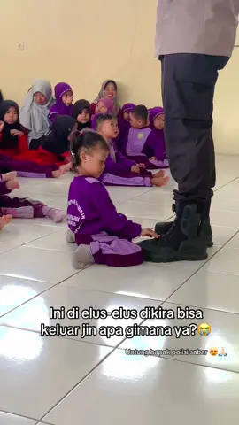 Dek ini polisi lo dek POLISI 😭🤏🏻 Anak-anak paud ini pada lucu banget hehe