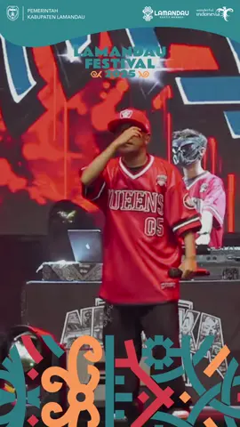 PECAH!!! Lamandau Festival 2025 hari ke-5 bersama NDX  Hujan menerjang warga Lamandau tak beranjak dengan semangat yang luar biasa, sehat & bahagia selalu seluruh warga yang hadir. Lamandau Luar Biasaaaa!!!!! #lamandaufestival2025 #lamandauexpo #ndxaka #ndx #babukungfestival 