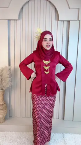 Jangan pandang-pandang sahaja tau. Kena Grab Cepat Sebelum Habis #minikebaya #kebayamini #bajuraya2026 #anisclosethq #tiktokmakemefashion #bajukurung #minikurung 