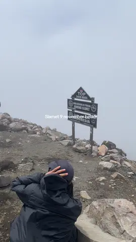 slamet 9 november Bawah cerah atas ripuh #fyp #slamet3428mdpl #fyp #slametmountain 