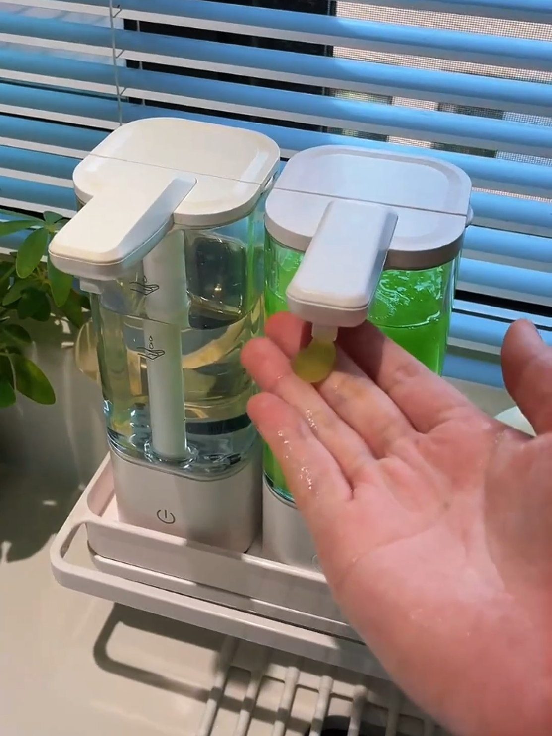 Máy cảm ứng phun nước rửa chén #giadung #tienich #dogiadung #dogiadung #tienichthongminh