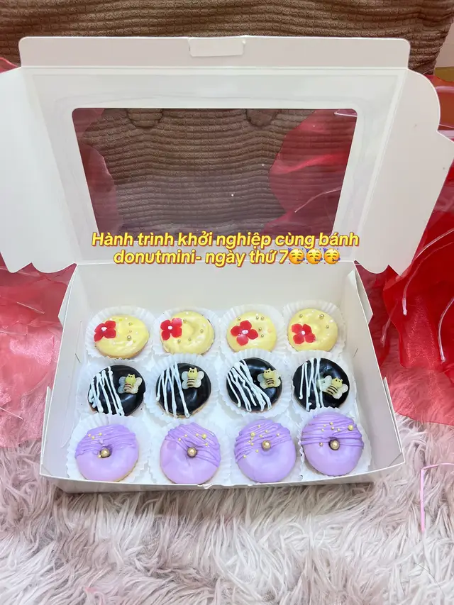 Mời mọi người cùng ngắm bánh xinh với m nha!! 🌸🌸🌸#banhdonutnhabi #minidonuts #donuts 