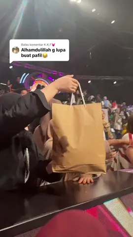 Membalas @K.K.F💓 Alhamdulillah meskipun sama kru indosiar etal petall .. tapi maapinsnack sampai ke papa vildan #pisangglowing #promoseruweekend #maapinsnack #promomakangajian 